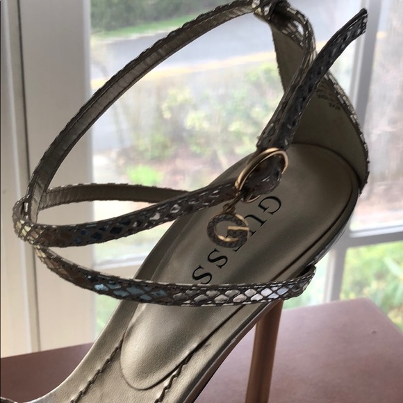 Beautiful guess metallic heels - Picture 4 of 7